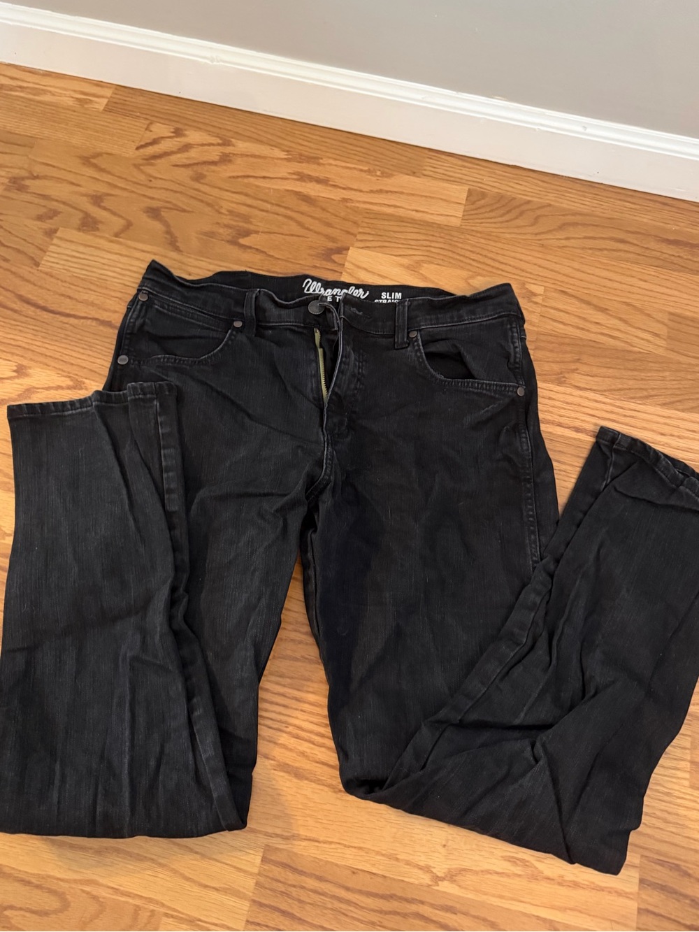 Men’s Wrangler Retro Slim Straight Black Jeans